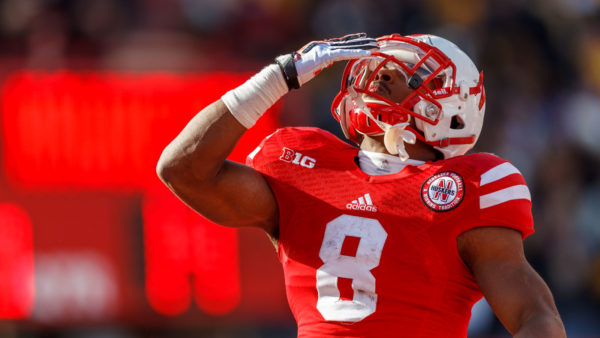 football player kisses hand to the sky